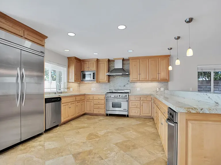 4537 Mammoth Ave — Photo 3