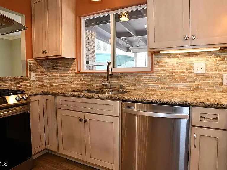 220 Stratus Rd — Photo 10