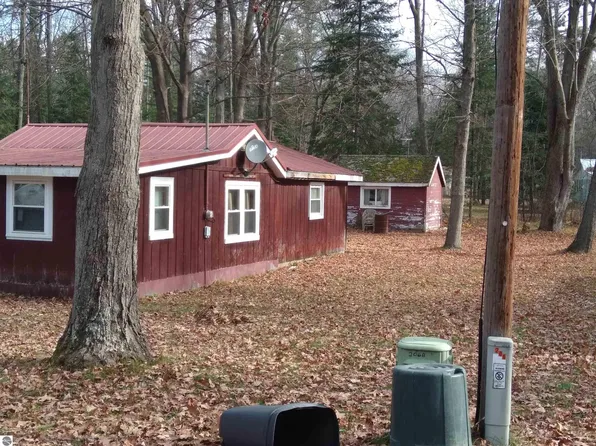 206 Maple St, Lake, MI 48632