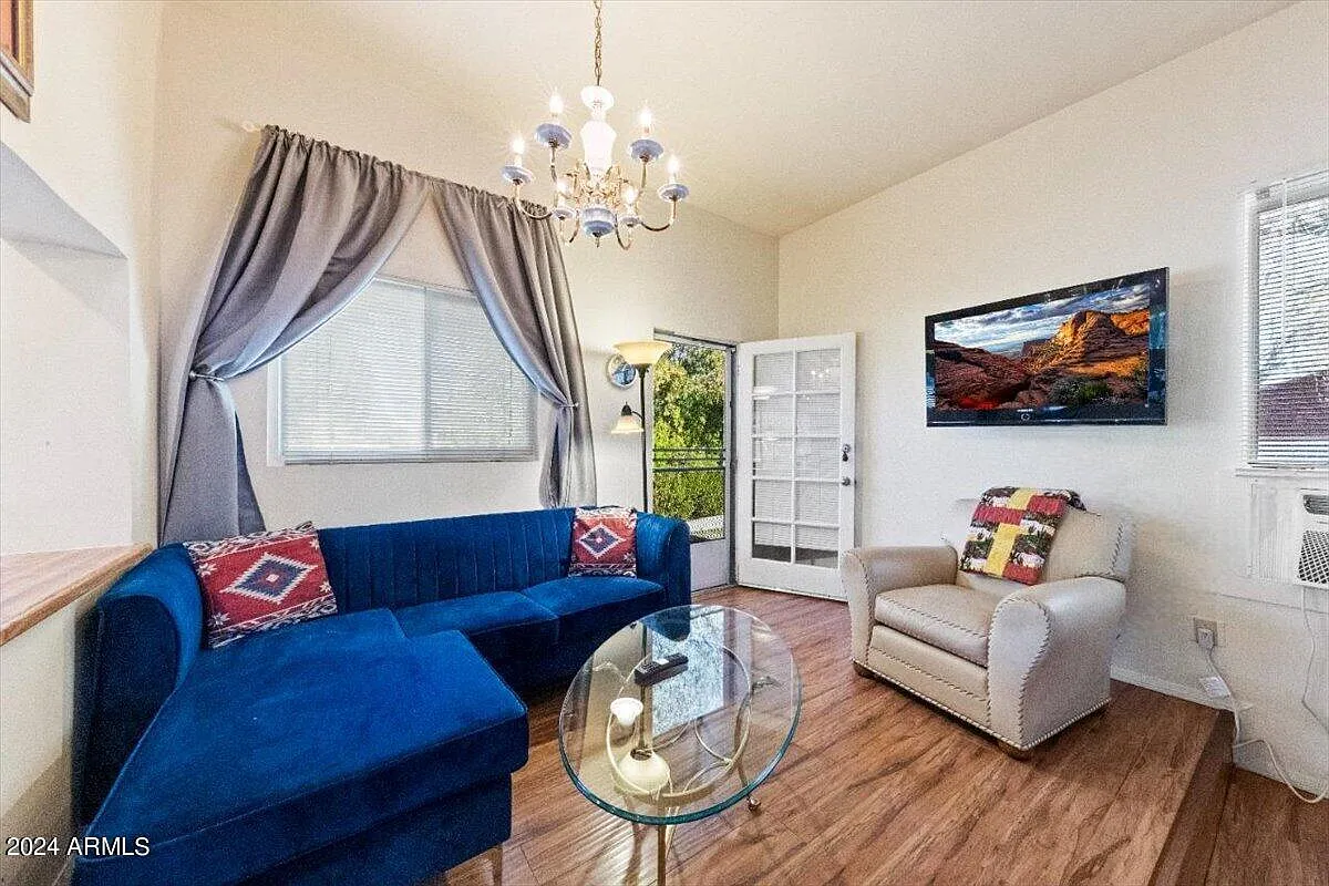 1 bed, 1.0 bath, 529 sqft, $2,400 — Photo 2