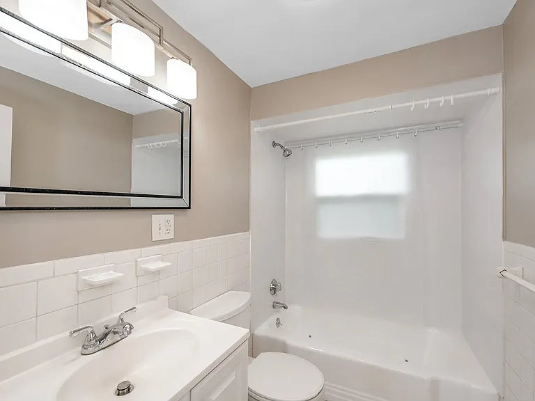 Princeton Court Apartments — Photo 37