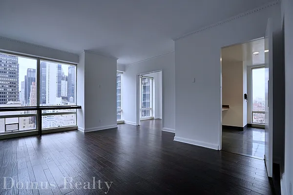 Rented by Domus Realty | media 1