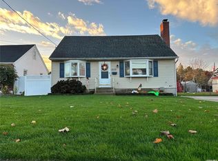 108 E 9th St, Huntington Station, NY 11746