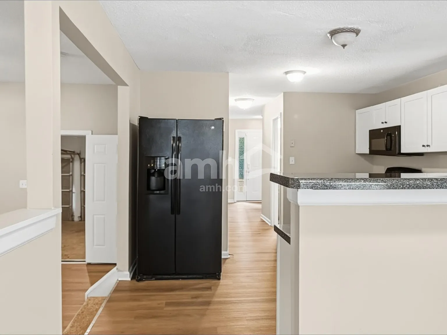 4 bed, 2.5 bath, 2880 sqft, $2,440 — Photo 4