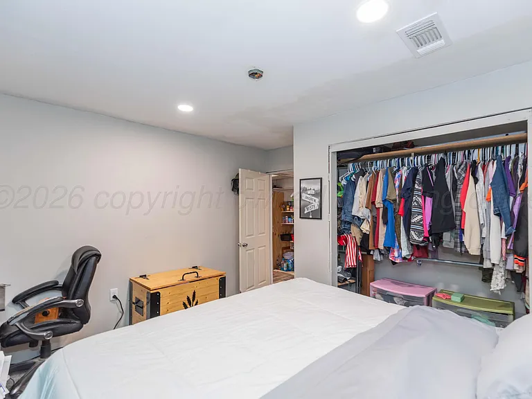 216 W 5th St — Photo 16
