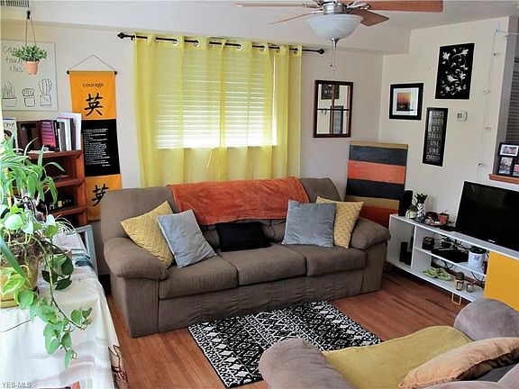 3rd image of 905 26th St