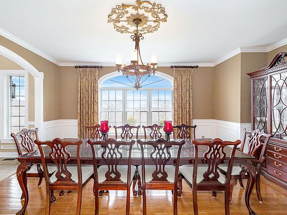 152 Pines Bridge Dnrm.jpg