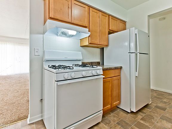 10 W 137th St Apartments Chicago Kitchen_02
