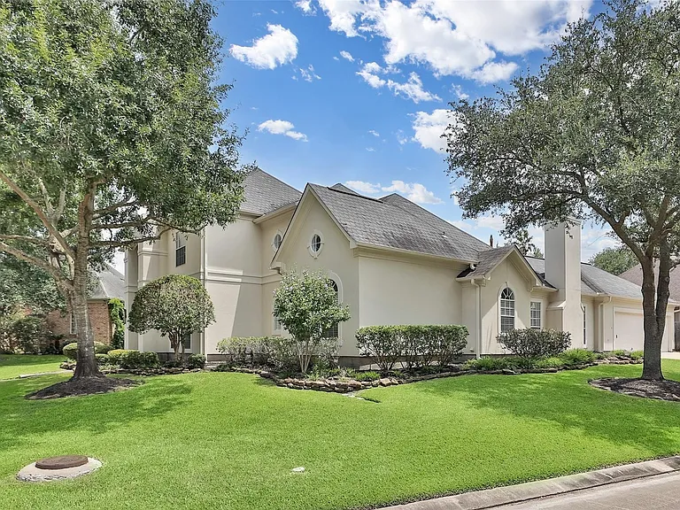 1715 Cottage Landing Ln — Photo 2