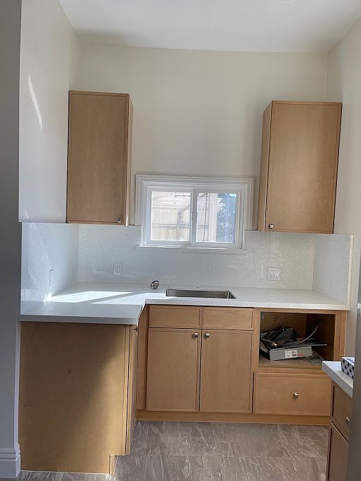1st image of 401 Miguel St