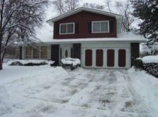 2017 E Hopi Ln, Mount Prospect, IL 60056