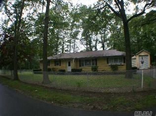 20 Roosevelt Blvd, Hauppauge, NY 11788