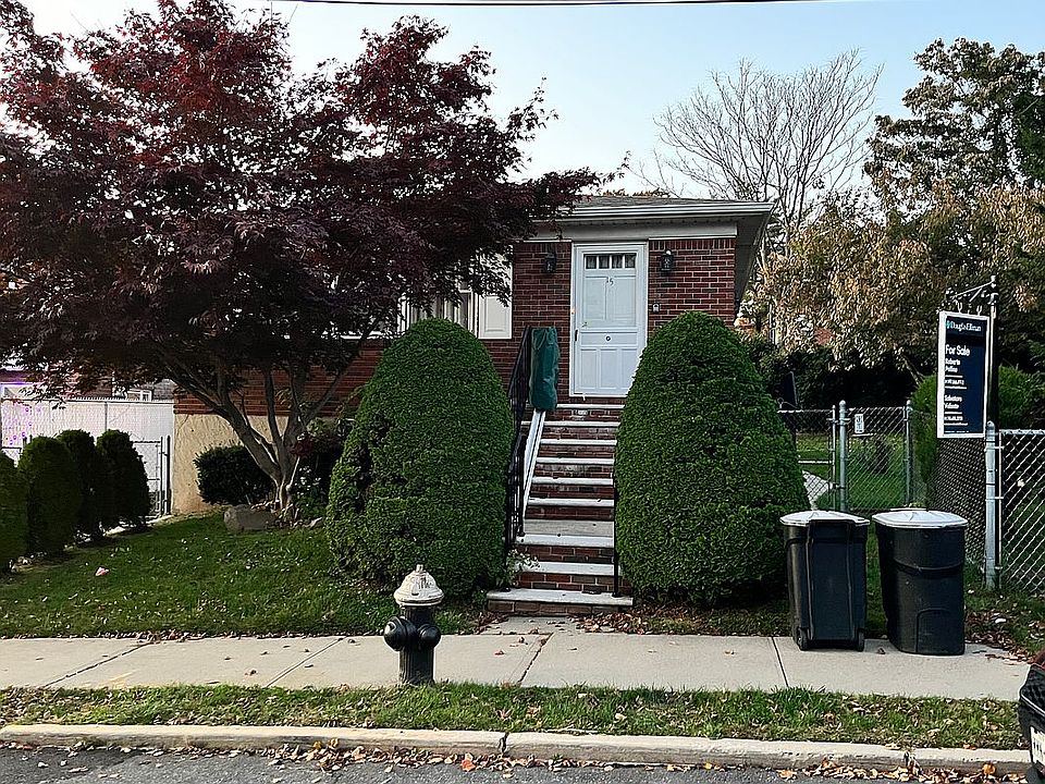 1st image of 15 Waterford Ct