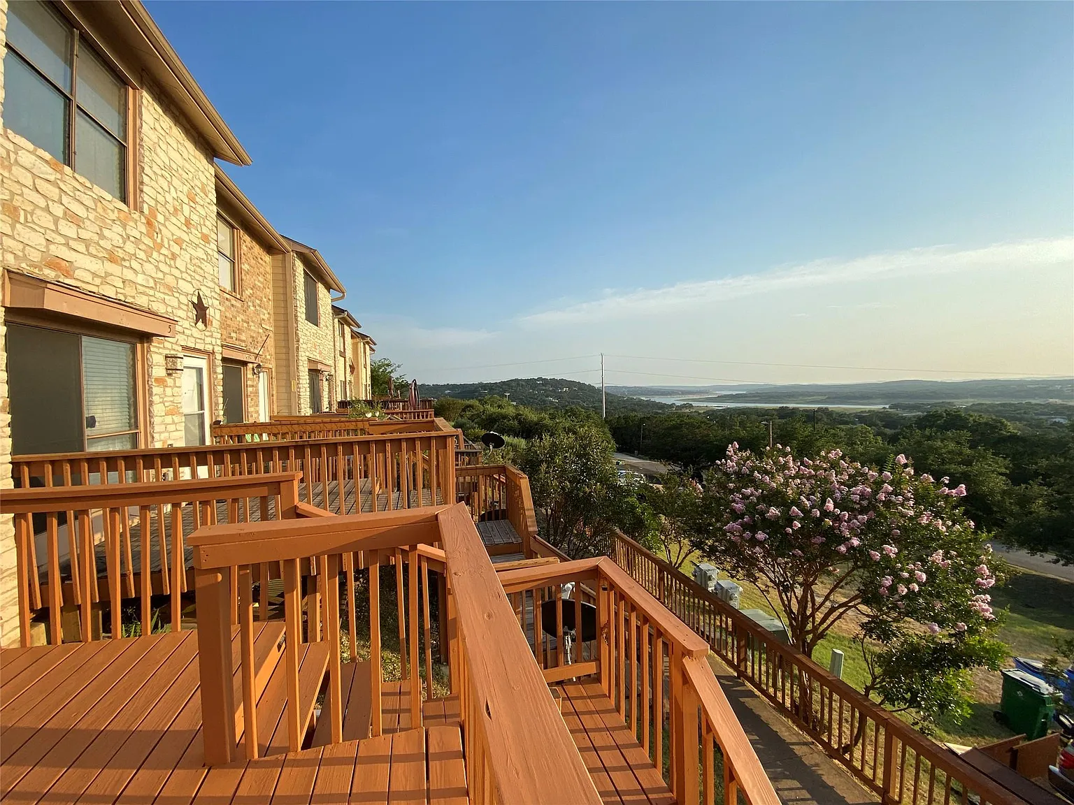 2 bed, 1.5 bath, 896 sqft, $1,325 — Photo 3