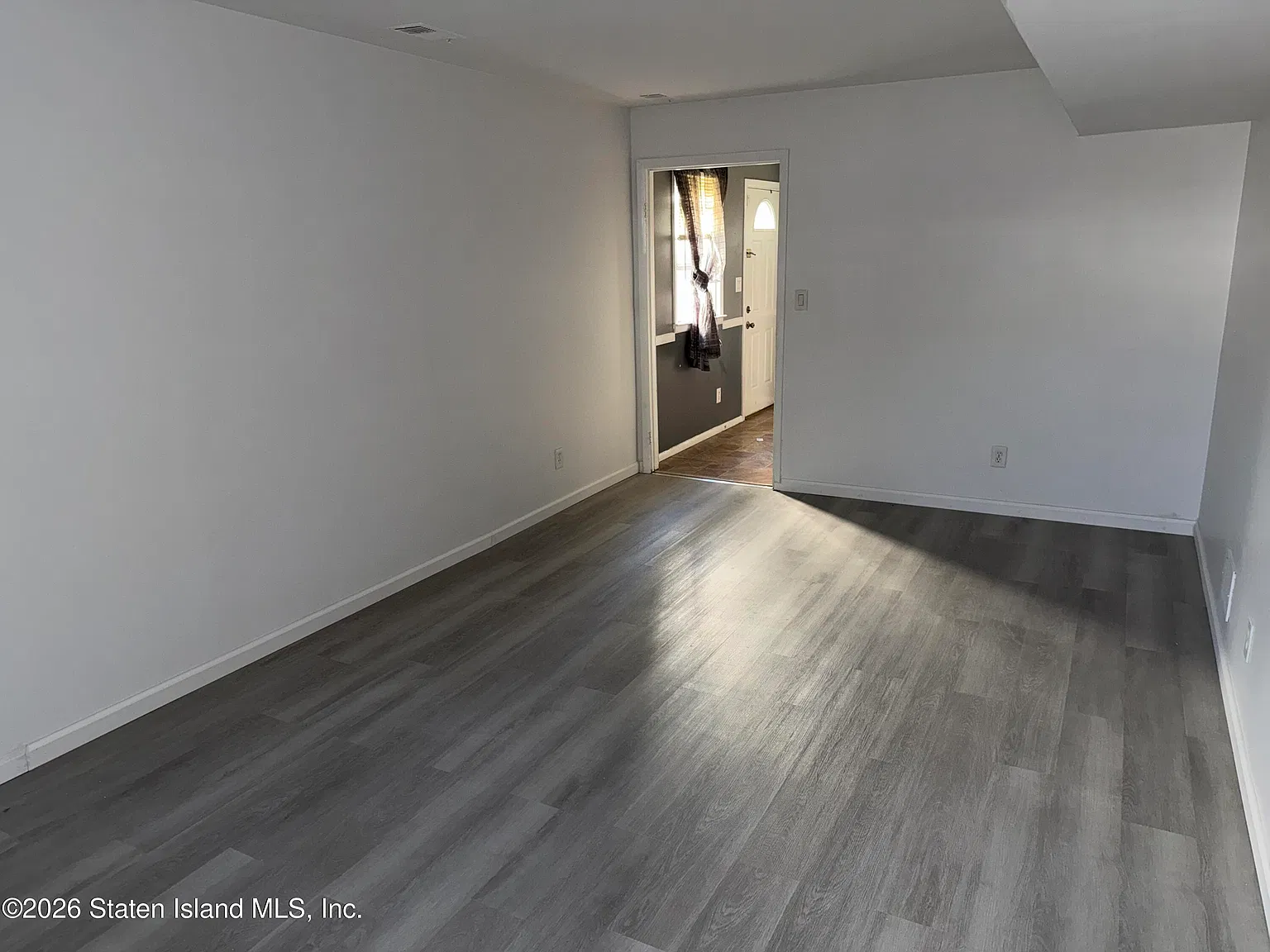 2 bed, 1.0 bath, 2406 sqft, $2,200 — Photo 4