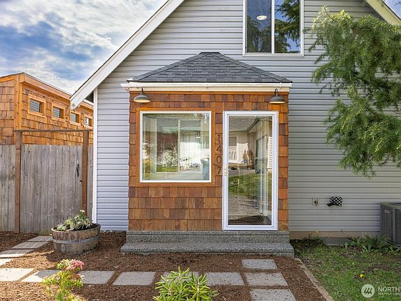 2nd image of 1407 E Illinois Street