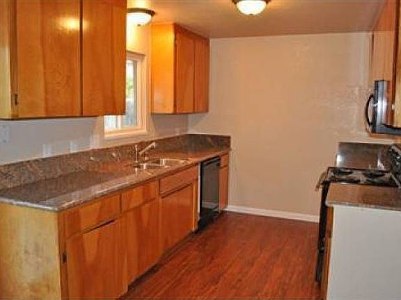 3rd image of 7252 Leonard Ave