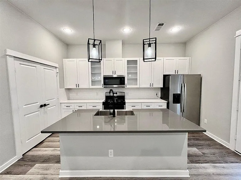 6712 Parker Oaks Ln — Photo 7