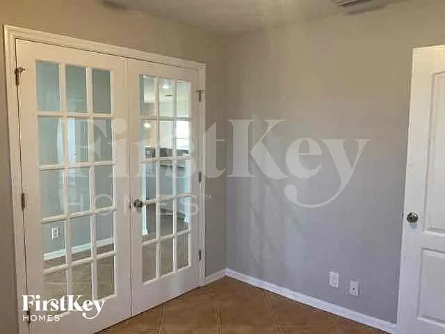 2731 SW 2nd Ln — Photo 3