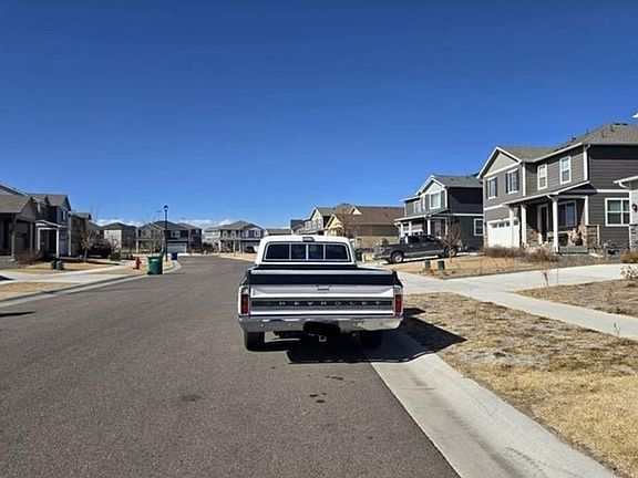 Exterior Neighborhood (street photo)