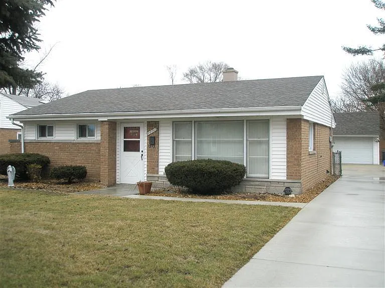 17319 Walter St photo 1