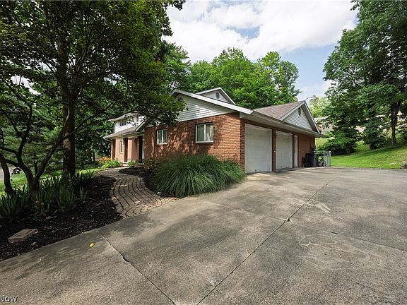 4th image of 2300 Beechwood Dr NW