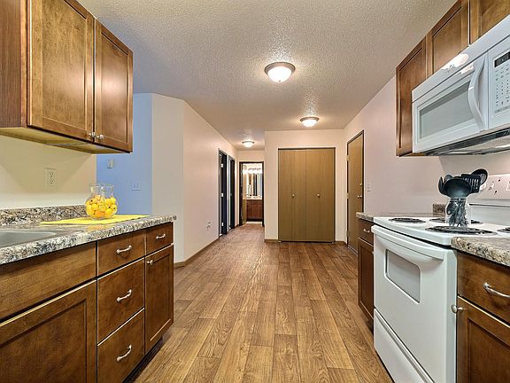 Eagle Run Apartments ; 2 Bdrm - Kitchen - Dining