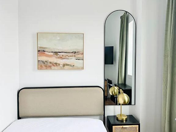 2nd image of 104 Graham Ave #4-660