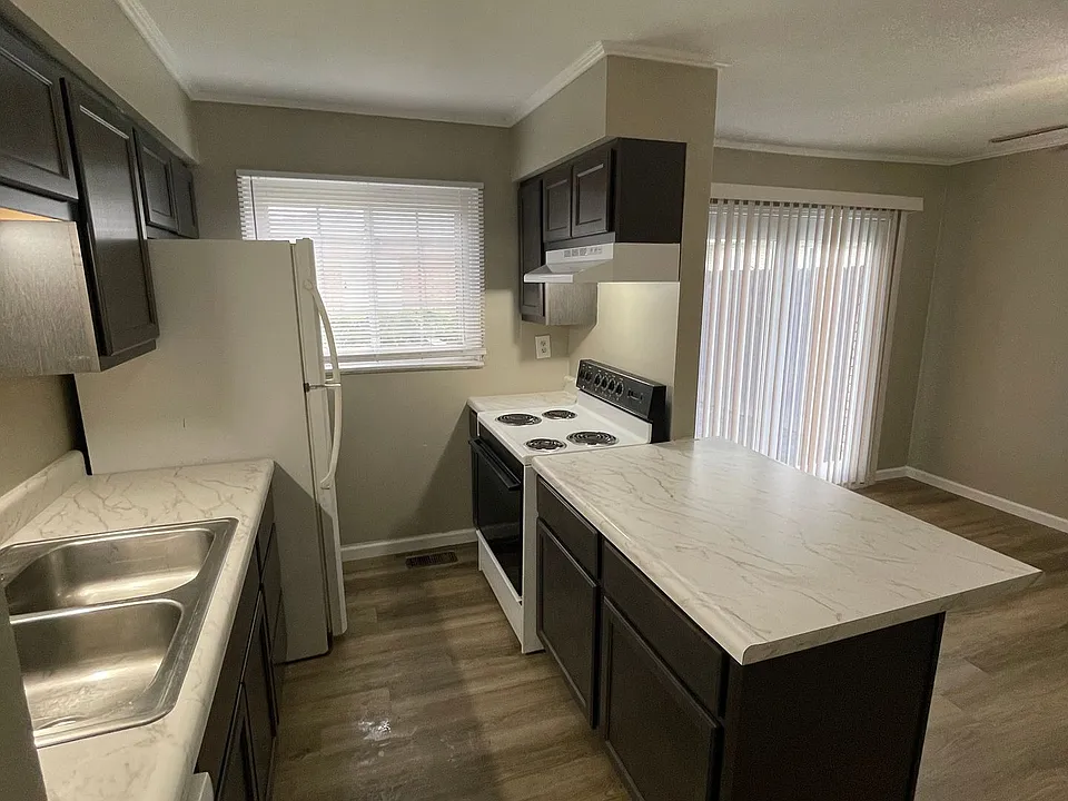 12111-12113 N Woodcrest Dr