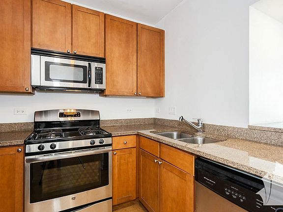 4th image of 200 N Jefferson St APT 1405A