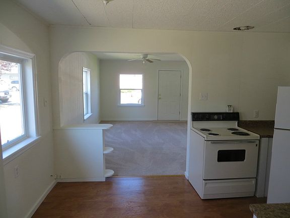 5th image of 117 E D St