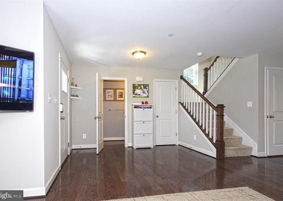 1st image of 1724 Chesapeake Dr