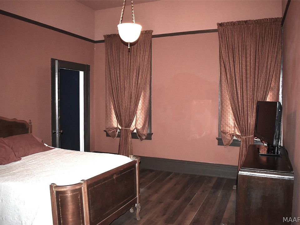 37th image of 2207 Winona Ave