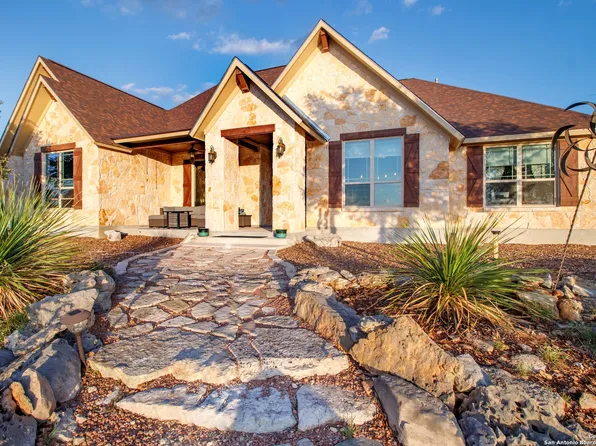 270 Hager Ridge, Bandera, TX 78003