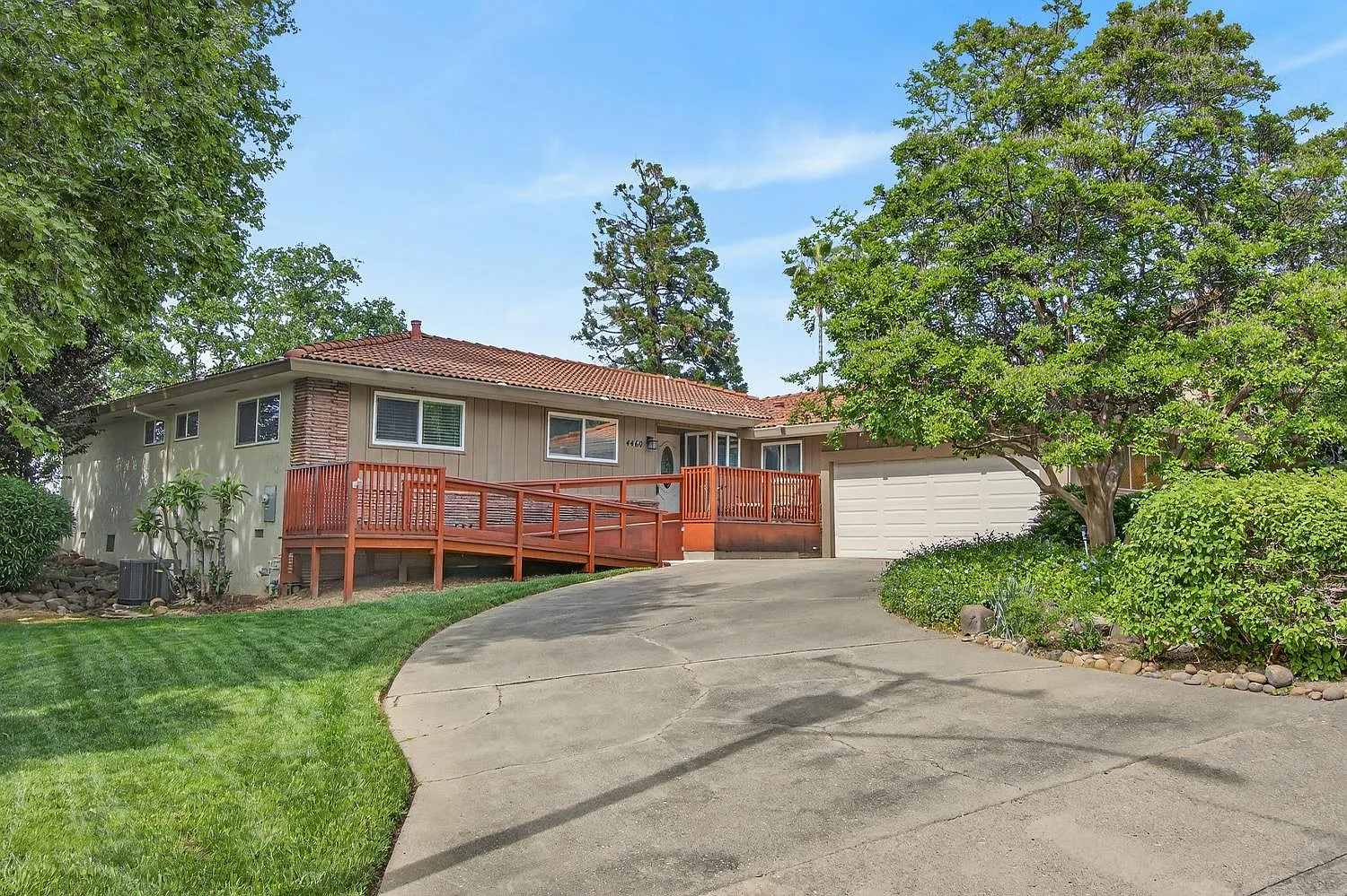 4460 N Star St photo 1