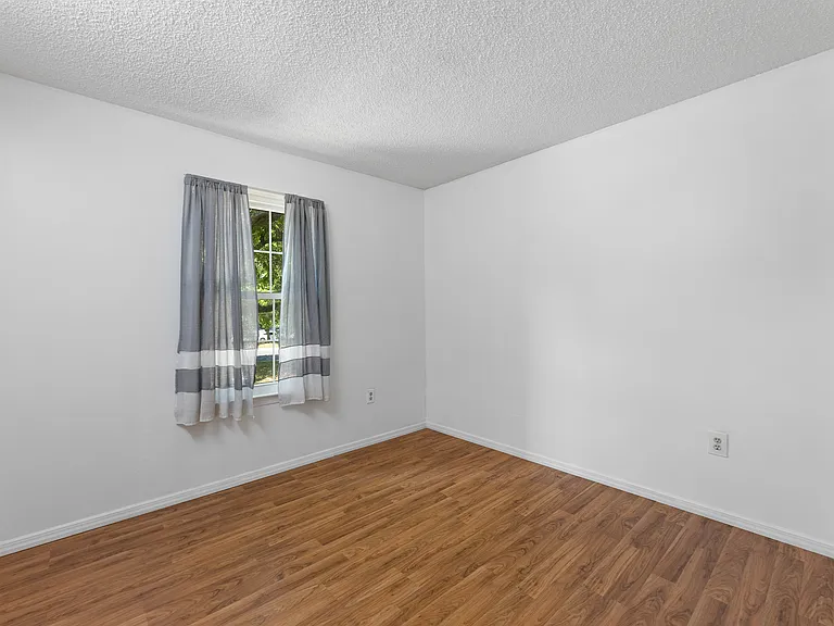 61 Canterbury Ct — Photo 13