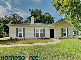 8388 Cahaba Crossing Cir, Leeds, AL 35094