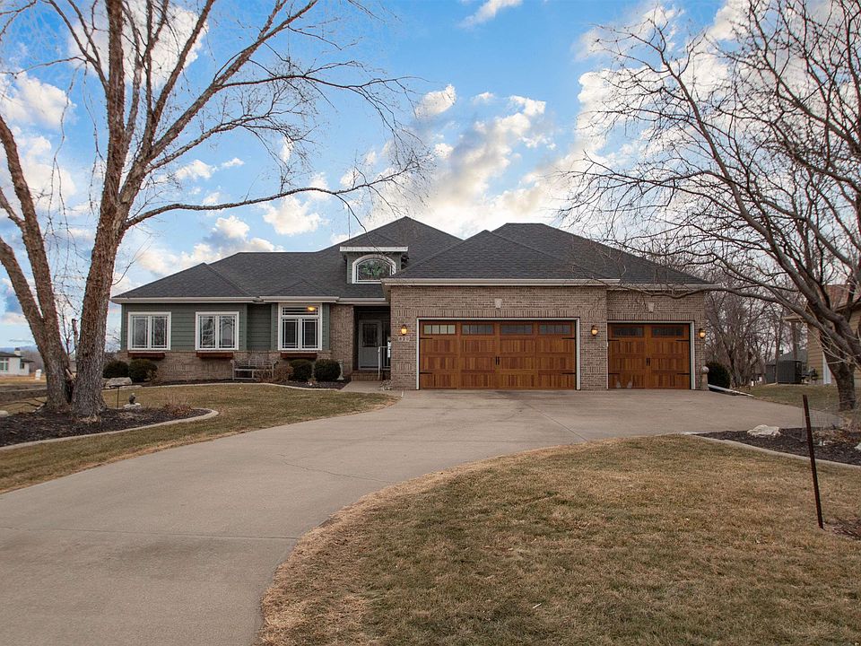 1st image of 820 E Saint Andrews Cir