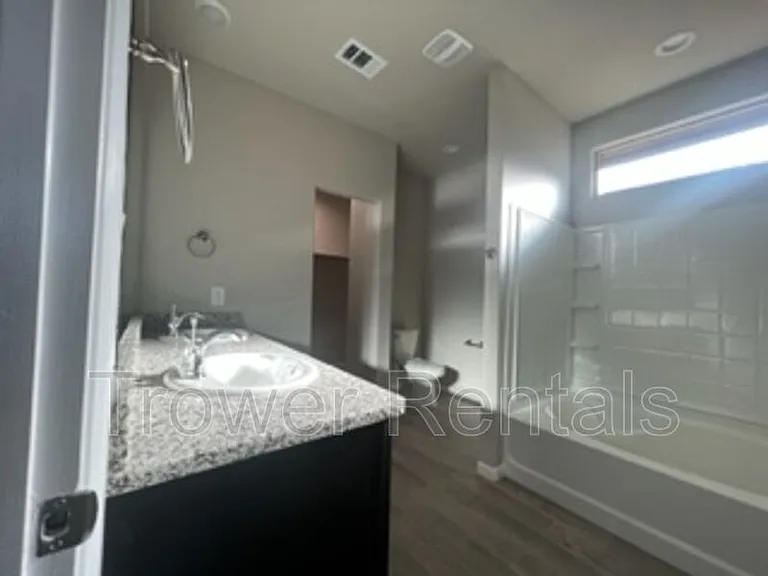 1902 Twin Falls Dr — Photo 11