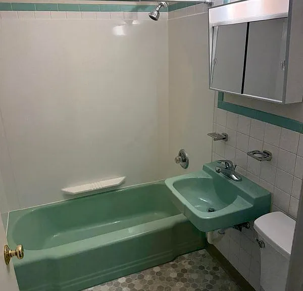 2 Grand Ave — Photo 2