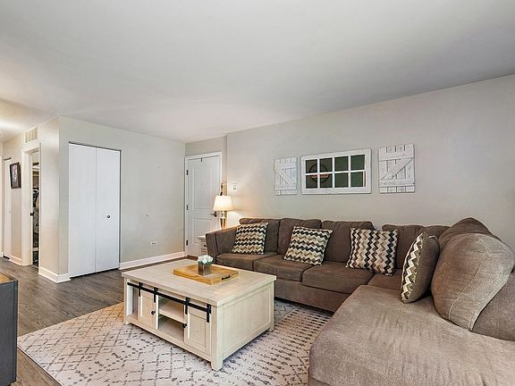4th image of 725 N Deer Run Dr #725