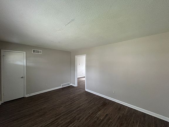 3rd image of 6485 Forest Glen Dr