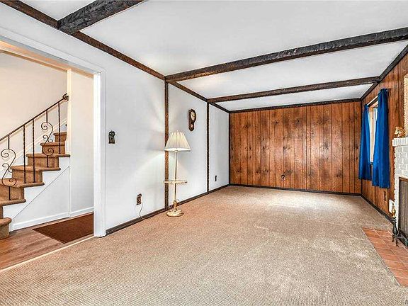 3rd image of 16 Weston Ln