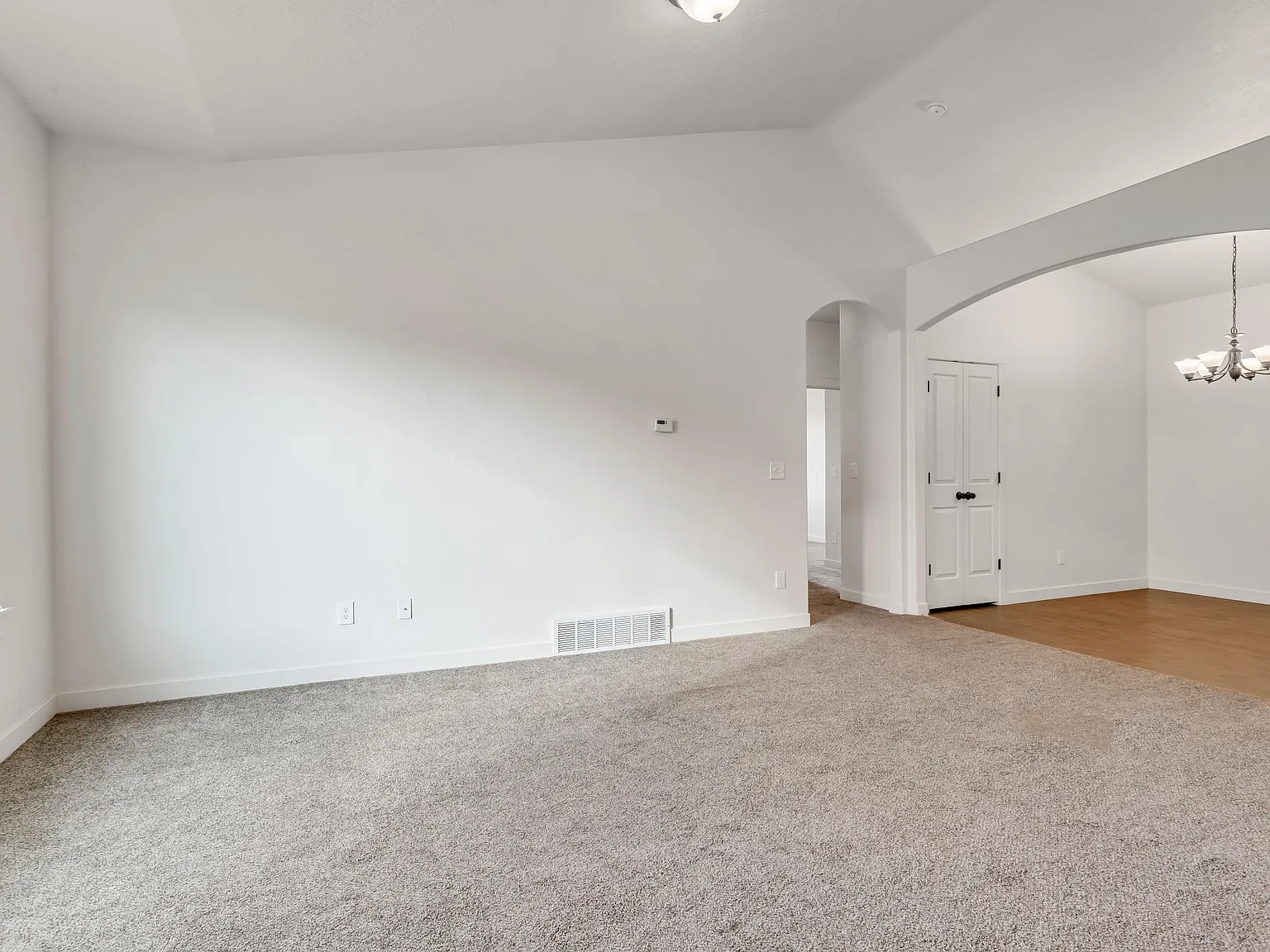 2 bed, 1030 sqft, $1,575 — Photo 4