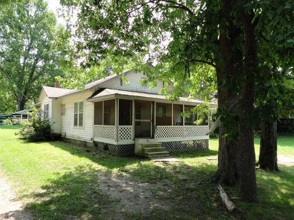 108 Cedar St, Bruceton, TN 38317