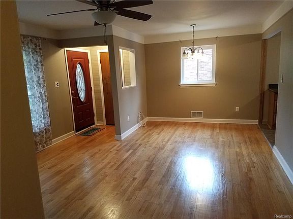 5th image of 11011 Milburn St