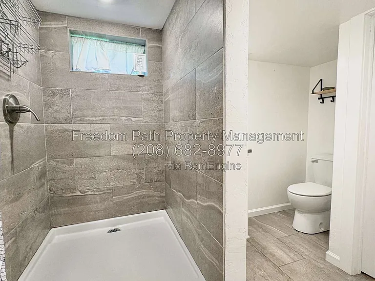 421 S 11th St — Photo 12