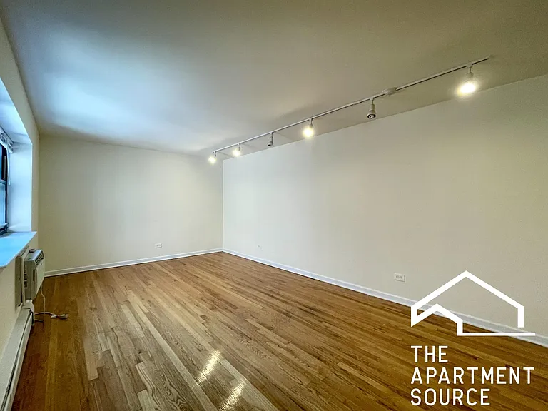 6006 N Kenmore Ave #205 — Photo 2