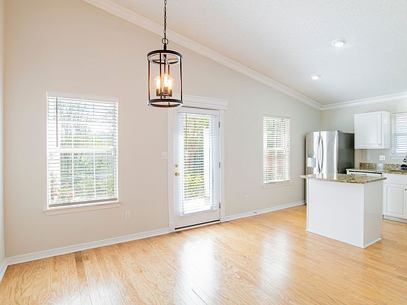 5th image of 709 Ladner Dr