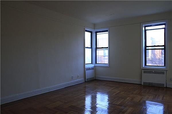 2nd image of 25 Parade Pl APT 2B